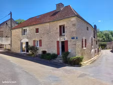 titre : maison au centre du village – tonnerre à 6 km avec ses commodités