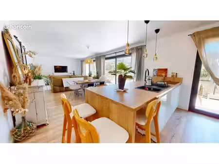 villa 4 pièces 97 m²