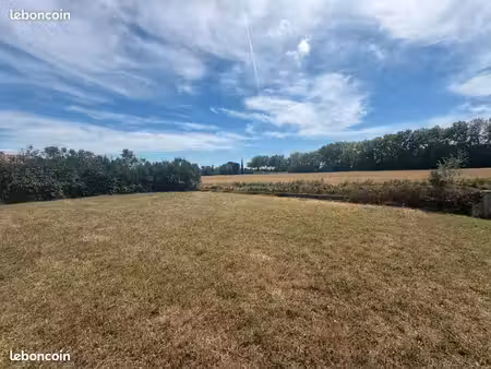 terrain 1 380 m² airoux