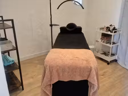 location cabine esthétique & bien-être tout équipé — salon de coiffure sainte-maxime