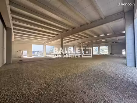 entrepôt 964 m² montauroux