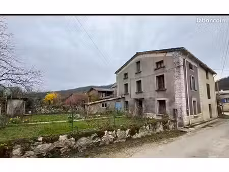 maison de village à rénover avec jardin roquefort les cascades