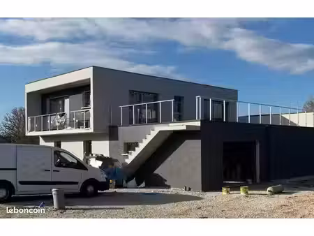 villa de 150 m2 avec piscine