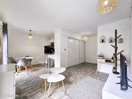 studio meublé 20 m²-proche rer e et tram 4-bondy