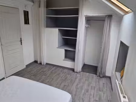 t2 maison de ville en duplex très calme