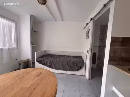 charmant petit studio  15 m² avec jardinet