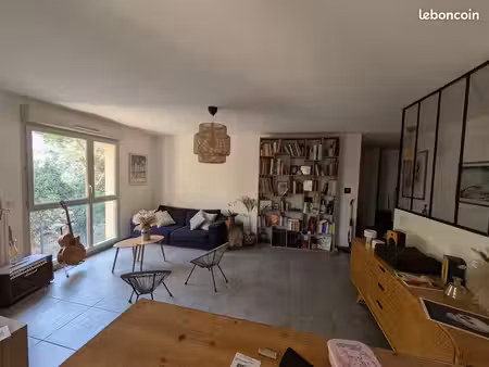 appartement t3 non meublé de 76 m² avec loggia et 2 stationnements – ollioules