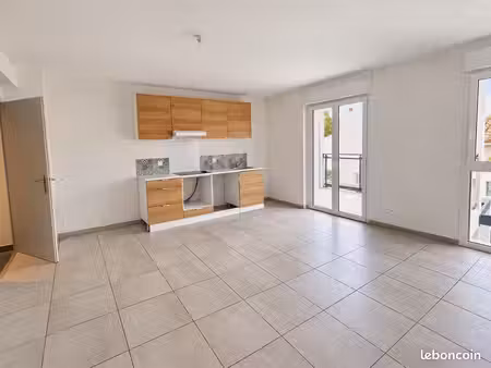t2 de 41 m² avec terrasse et parking privé