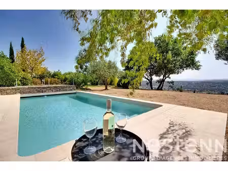 a vendre draguignan sur les hauteurs - maison t5 4 chambres  piscine  terrain plat