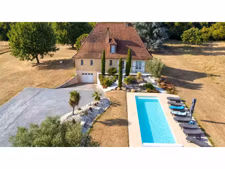 élégante maison au bord de la dordogne