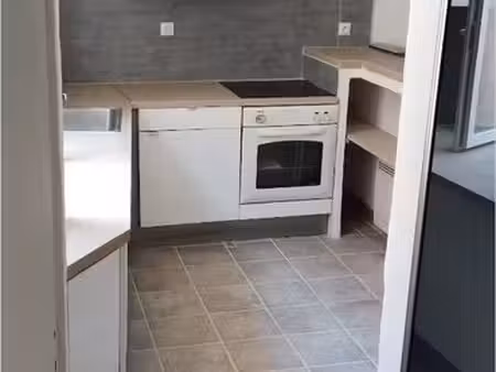 bel appartement f3 à varages dans quartier calme