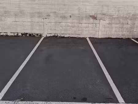 place de parking extérieure 9 m² - quartier calme la varenne saint-hilaire  résidence gard