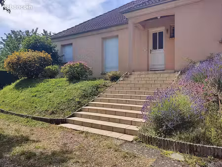 grande maison de plain-pied 5 chambres  165 m2  avec sous-sol total  jardin  dans quartier