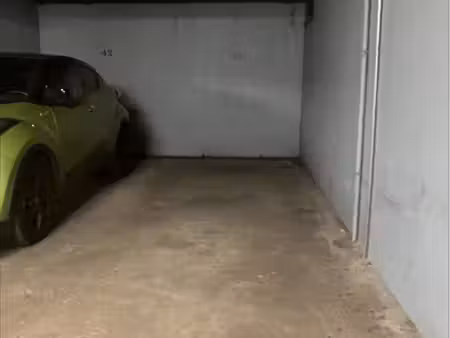 parking sous terrain (94200). près du 13e