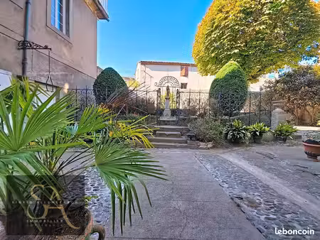immeuble 15 pièces 1 100 m²