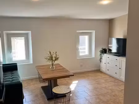 location - studio meublé 24m2 - solliès-pont