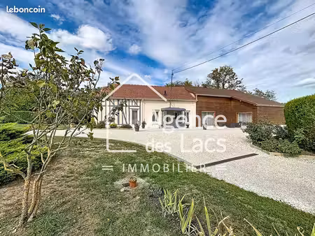 propriété 8 pièces 224 m²