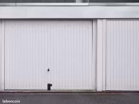 loue garage donchery centre