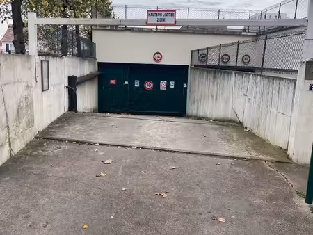 parking/box 14 m² pantin