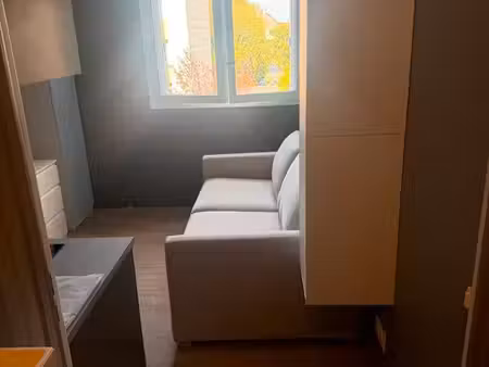 studio meublé rénové 17m2