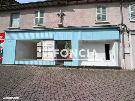 local commercial 3 pièces 69.65m² à louer 320 - firmi 12300