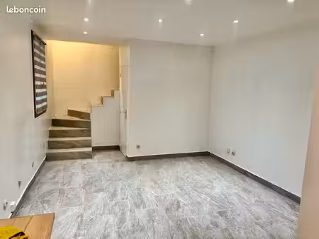 location duplex meublé rénové avec parking - comme une petite maison individuelle