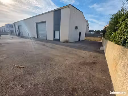 local commercial 200 m² idéalement situé