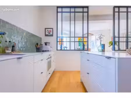 belle maison familiale vaste pièce de vie 6 chambres salon grande cuisine et deux terrasse