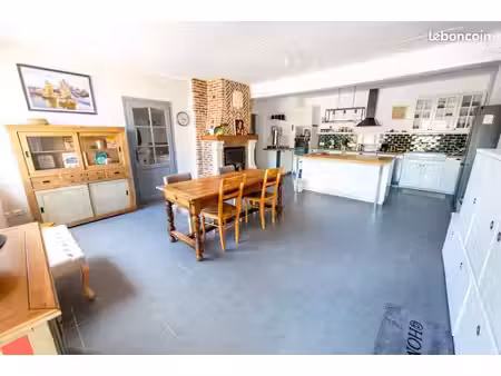 maison individuelle avec 5 chambres et grand garage sur 1248m2