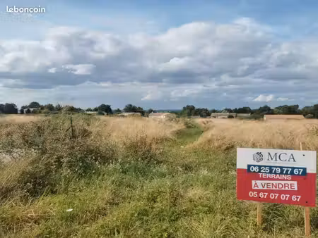 terrain 910 m² auros