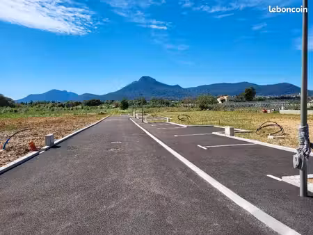 terrain 640 m² la crau