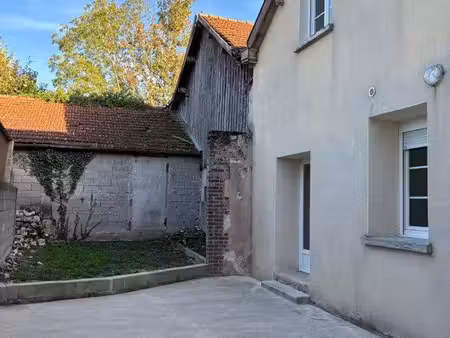 agréable appartement f3 avec cour