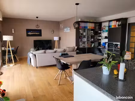 loue appartement traversant ensoleillé