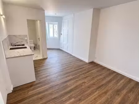 studio centre ville st just en chaussée eau compris