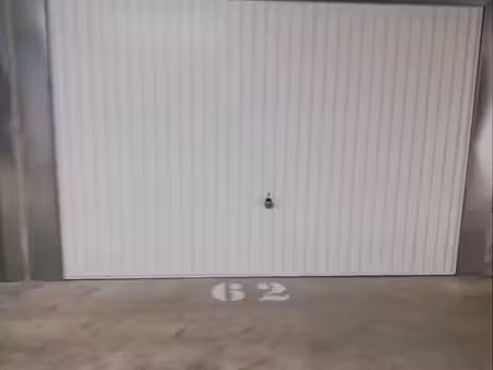 box de 15m2 a 5mn à pied de la gare de rambouillet