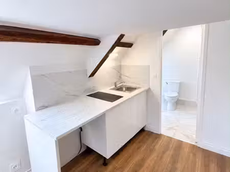 studio centre ville st just en chaussée eau compris
