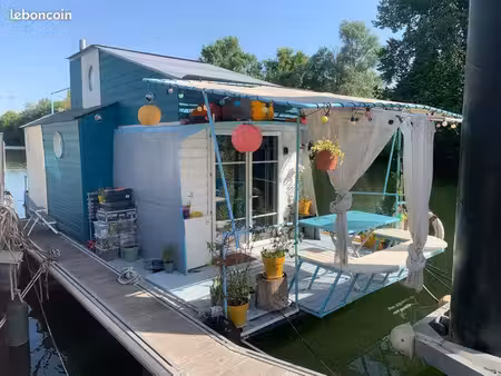 bateau logement (houseboat) sur la seine