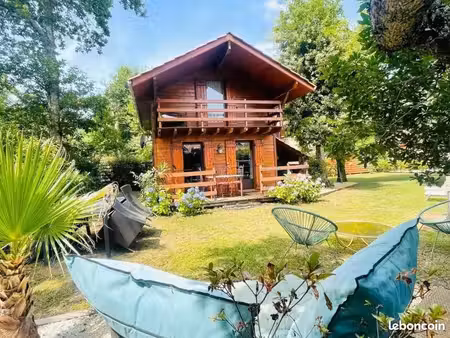chalet au calme avec piscine dans domaine