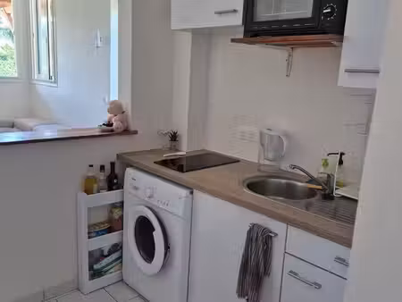 t2 bas de villa climatisé idéalement situé