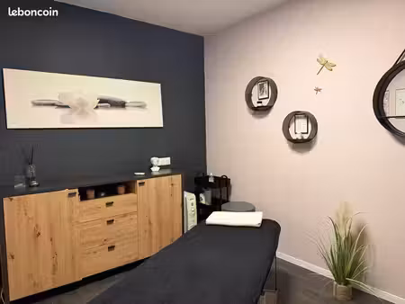bureau tout équipé avec places de parking