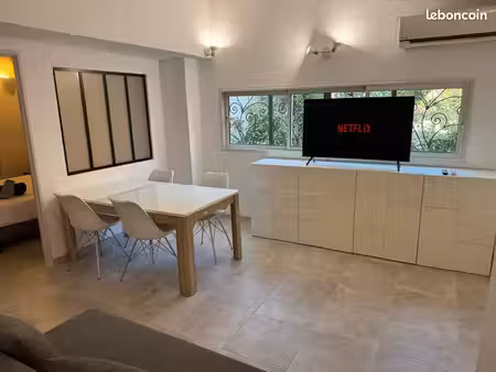 activité touristique : 5 chambres d'hôtes + commerce + logement fonction 3 chambres inclus