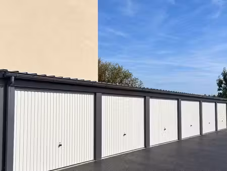 garage / box 15 m² à louer – stockage – 75 /mois