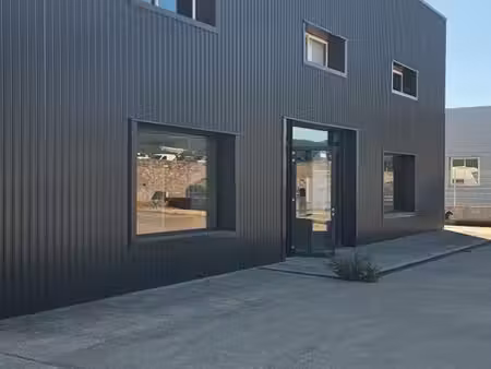 a louer - local commercial / professionnel 200 à 400 m² borgo valrose 1ère ligne