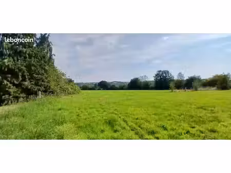 terrain à bâtir dans petit hameau