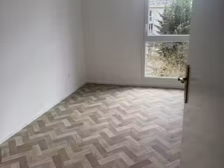 appartement 3 pièces à louer + parking-1350 cc