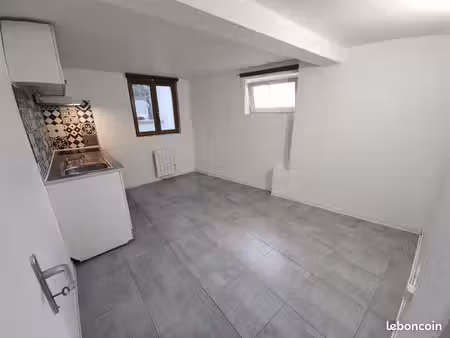 t2 à louer dans un pavillon