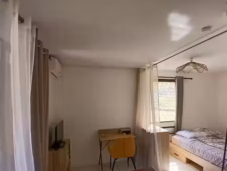 studio meublé rénové avec loggia - schoelcher