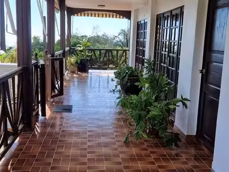 agréable haut de villa t3 climatisé