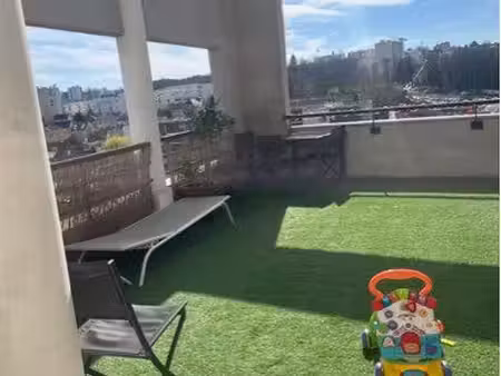f3 avec grande terrasse sans vis à vie