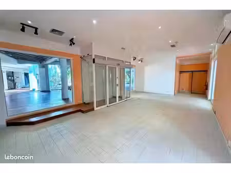 local commercial 61 m²